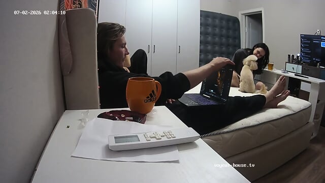 Bedroom camera at Deslond reallifecam apartment at Voyeur Ho