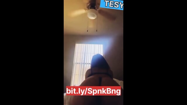 Homemade Hot Milf Twerk and Shows her big ass