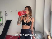 Mi vecina casada sale del gym caliente y me invita su apartamento a tener sexo duro I COLOMBIANA