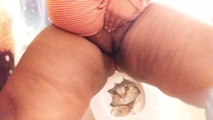 Beautiful Colombian MILF masturbates and has an amazing squirt