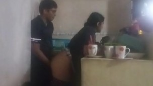 empleada domestica graba su primer interracial en la cocina