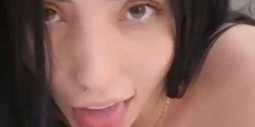 Gordibuena Tetona Se Toma Un Trago Como Una Perra