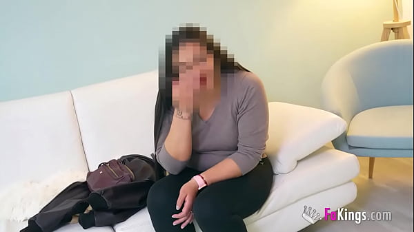 Un casting muy especial para Natalyy Hott: Mientras su madrastra está en la habitación de al lado!
