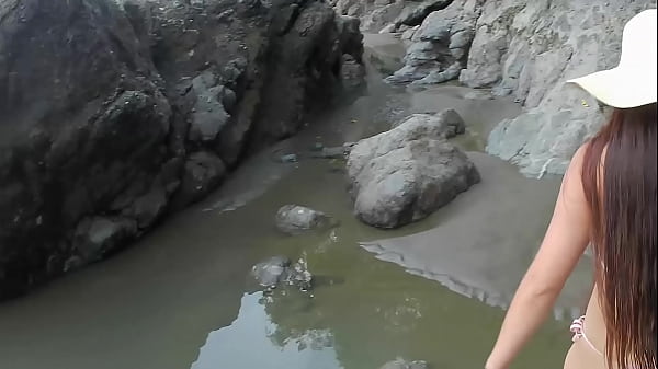 Sexo al aire libre Pareja amateur follando en la playa con sexy bikini y mujer con cuerpo perfecto