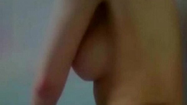 Bigtits Emo Viorotica dildoing en el baño