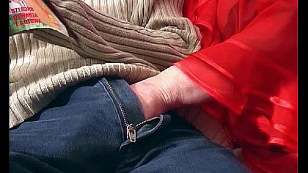 Madrastra enseña a su hijastro sobre la pornografía real