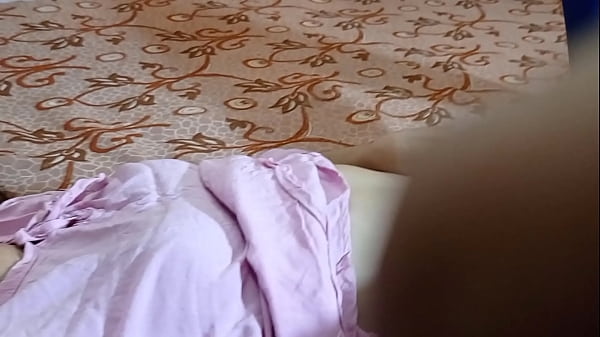 Hermanastra follada por el pequeño hermanastro full hd sexo hindi