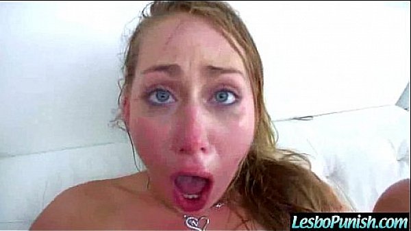 Lez chica (abella & carter) obtener juguete consolador castigado por la media de lesbo mov-oe