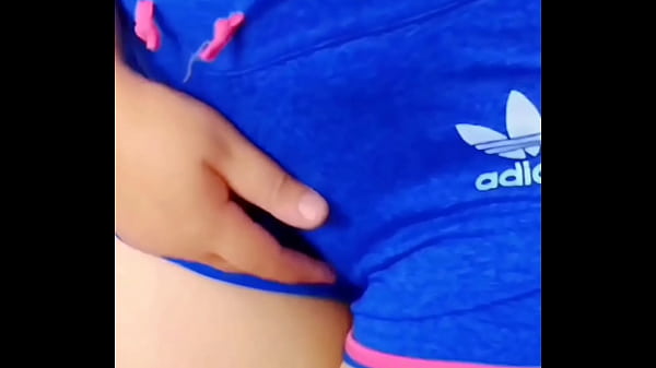 Lo que Hace la Calentura! Vi a esta Morrita Limpiando y no Aguante las Ganas de Conocer su Culo y Oh SORPRESA cuando ACCEDIÓ A COGER! Que suerte tan hijueputa hermano ( casero Real)