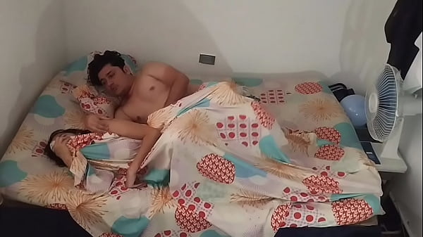 Abriéndole el hueco vaginal a mi amante venezolana, es una zorra