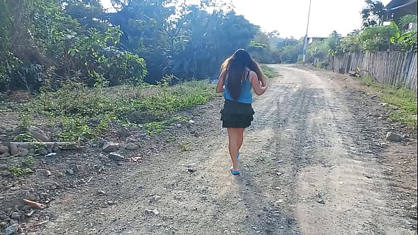 sensacional!! me encontre a una hermosa zorra paseando en el campo, la invite a caminar, luego me llevo al rio, y despues terminamos teniendo sexo en una cabaña - sexo real casero