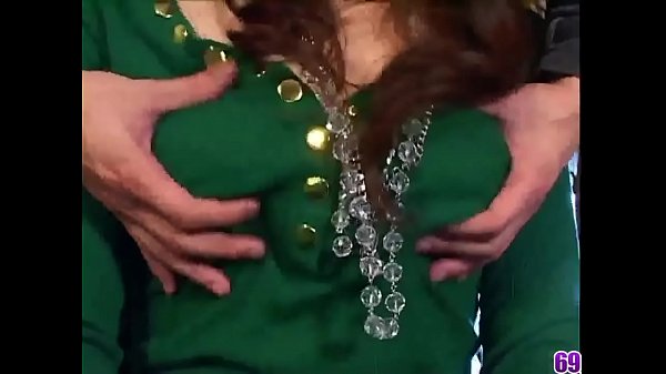 La caliente japonesa Rui Aikawa folla con un chico