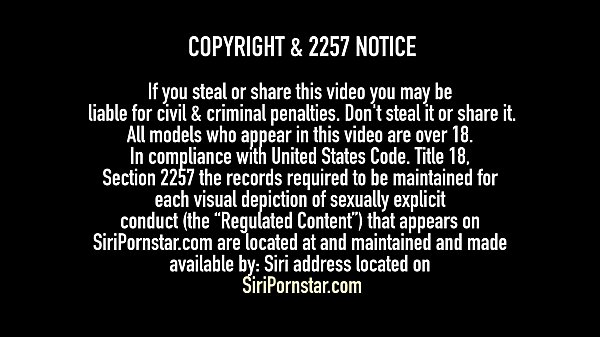 Lesbianas amantes del coño Siri Pornstar y Sarah Vandella, lamen, lamen y chupan sus coños phat, ¡hasta que se lamen sus coños con curvas! Video completo y todo Siri a SiriPornstar.com!