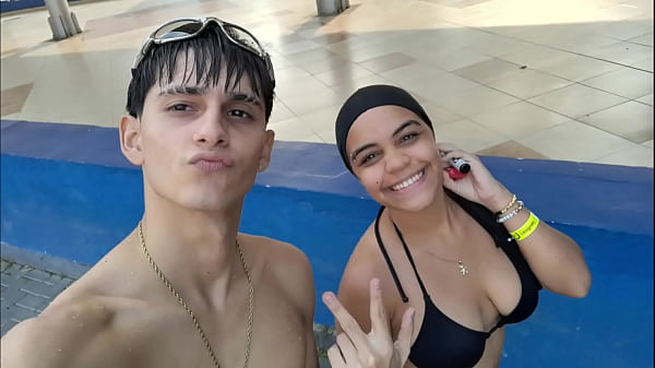 LA MORNA DE CULO GRANDE SE VIENE EN LA VERGA DE SU HERMANASTRO MAYOR DE VERGA DURA - ella me dice hermanastro follame duro por mi vagina - REAL CASERO BI