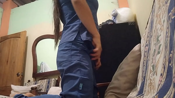 ¡¡MI MADRASTRA TIENE UN NUEVO TRABAJO!! AHORA ES ENFERMERA PERO AÚN LE ENCANTA HACER PORNO CASERO CUANDO NO HAY PACIENTES EN LA SALA DE ESPERA DE LA CLÍNICA