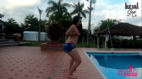Erotic dance of this Colombian slut at her boss's farm