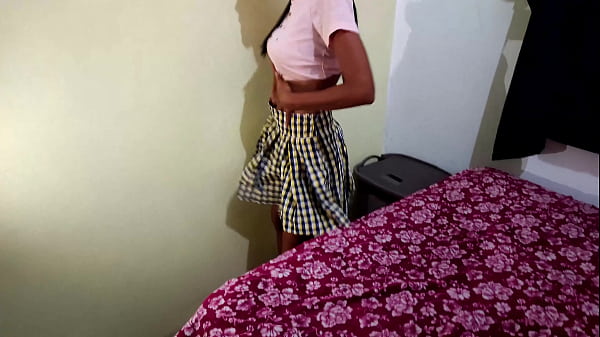 ¡¡PORNO DE ESTUDIANTES MORENAS EN HALLOWEEN!! LA MUY PERRA NO VA A CLASES PORQUE SE QUEDA HACIENDO PORNO CASERO. LOS MEJORES VIDEOS DE MORENAS CALIENTES EN HALLOWEEN