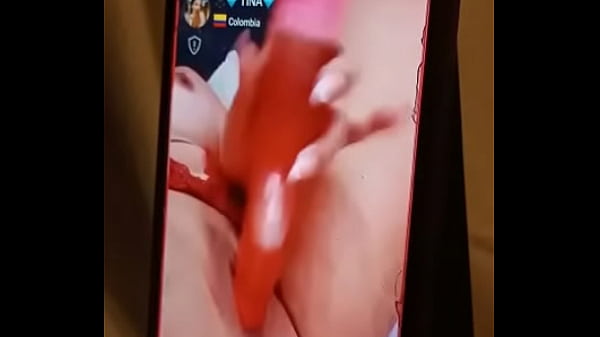 Colombian likes to be seen how she masturbates