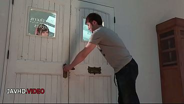 La seductora Satomi Usui es provocada en lencería antes de un encuentro salvaje JAV