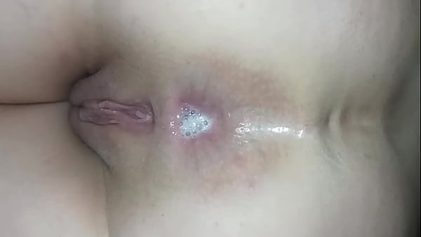 MILF amateur caliente y casera recibe una paliza en una dominación sexual anal