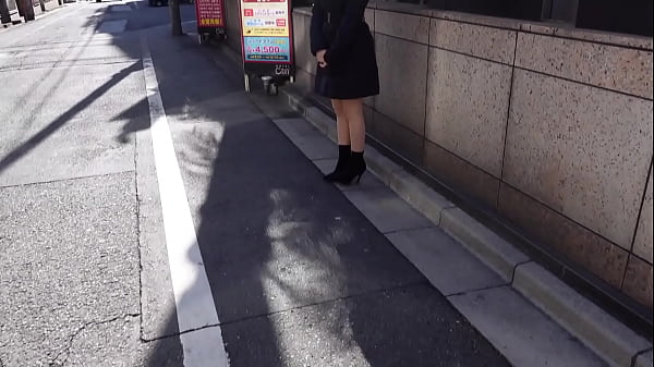 https://bit.ly/ehQJFMx La zorra de copa G "Sena" ha venido desde muy lejos para aparecer en un video para adultos. Esta zorra japonesa parece estar ordenada y limpia, pero sacude la cintura sobre una vaquera. Porno asiático amateur casero