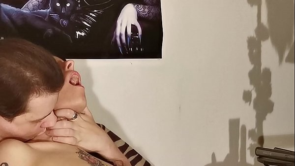 Padrastro tiene fetiche de cuello y lame a su perra zorra pti HD