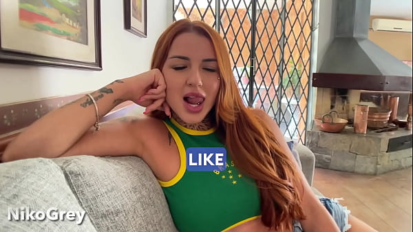 Joven brasileña hace mamada