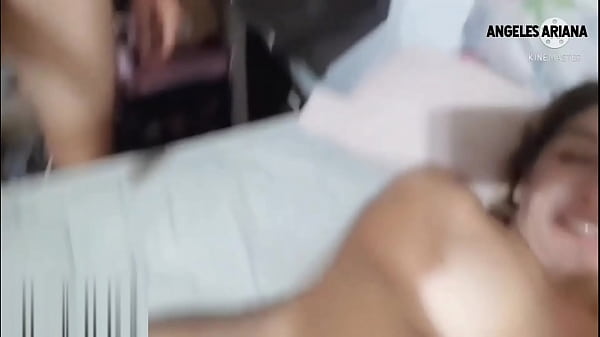 Culo milf latina boquiabierto por una polla monstruosa.