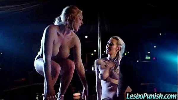 Lez chica (sophia & victoria) obtener juguete consolador castigado por la media de lesbo mov-eo