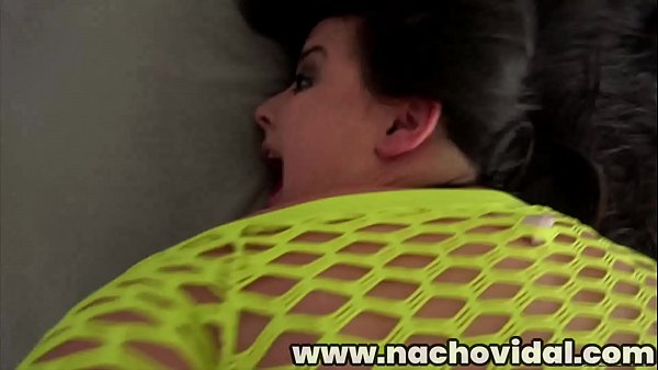 La super voluptuosa española de grandes tetas y culo es hoy el reto de Nacho Vidal. Podra Nacho con tanta carne?