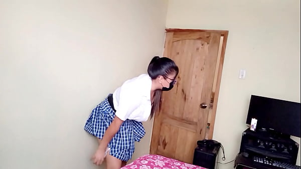 A BEAUTIFUL BRUNETTE CELEBRATES A NEW ACADEMIC TITLE. NOW SHE'S A HOMEMADE PORN MODEL. TO CELEBRATE, SHE MASTURBATES WITH A BIG DILDO AND THEN GOES TO THE KITCHEN TO TOUCH HER WET VAGINA