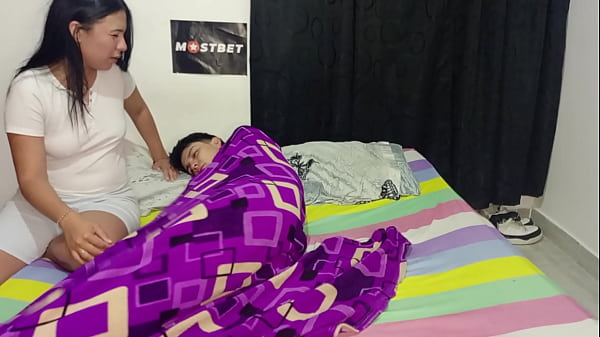 Spanish sub - I love having sex with my stepson after watching a movie