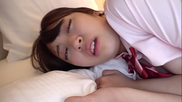 https://bit.ly/eC96zHp Sexo en el hotel después de una cita en el mar. Un rico beso con un chico mayor. La técnica de la mamada es erótica. El coño se siente bien al ser tocado con los dedos. Porno casero amateur japonés