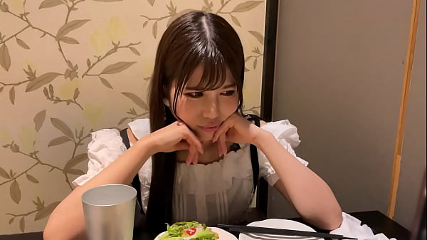 Sexo con una zorra delgada de piel clara. Después de eyacular en la boca con una mamada, se inserta cruda y emocionada con las tetas temblando ante la intensa postura de la mujer en la cima. Porno casero amateur japoné https://bit.ly/eAZ7QTH