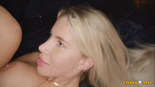 Miss Naughty deja atónitos a sus invitados con sus habilidades de garganta profunda en la cocina. Ama de casa cachonda comparte lamidas de semen y sexo hardcore en HD total. ¡Coño afeitado, corridas y diversión a lo perrito! ¡Porno increíble! Oh, Dios mío