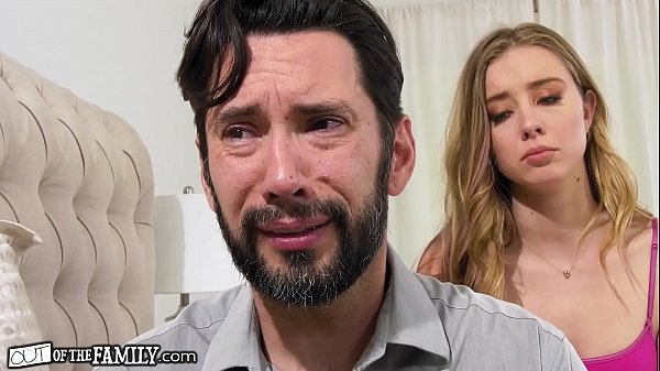 Ella le roba a su padrastro a su mamá con anal