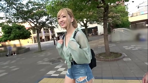 ¡Una chica rubia y blanca, JD, con una linda apariencia y carácter! Ella explotó con un impactante potencial erótico, sacudiendo su gran trasero regordete y corriéndose a lo grande ¡4 tomas muy satisfactorias! !