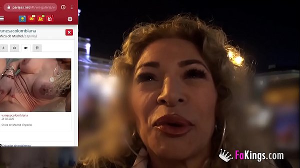 Vanesa masturbates in the streets before her fuck