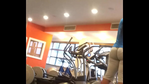 big jiggly ass in gym