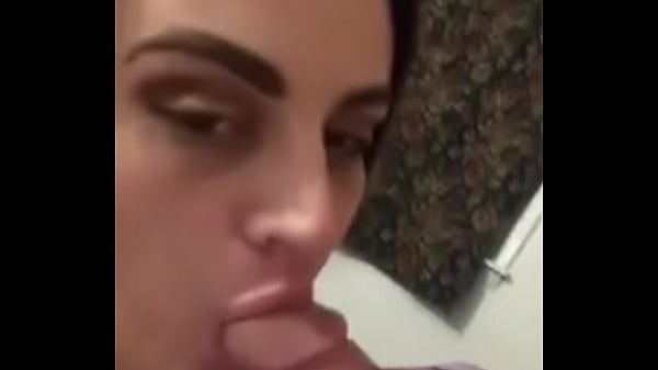 Amateur de espesor chupa enorme polla en casero
