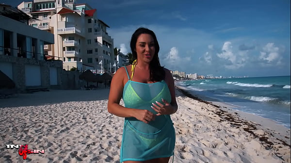La tetona Victoria Summers monta una BBC