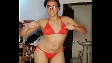 La colombiana que todos están viendo en bikini