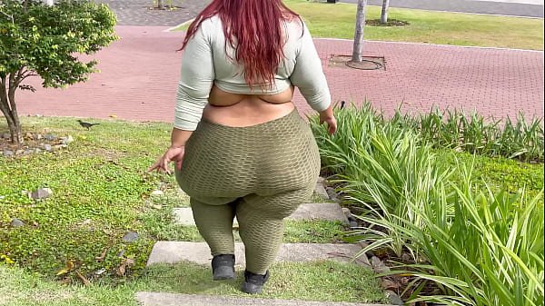 SSBBW Culo De Pera Gigante Caminando Y Contoneándose - Big Booty Latina BBW Feedee