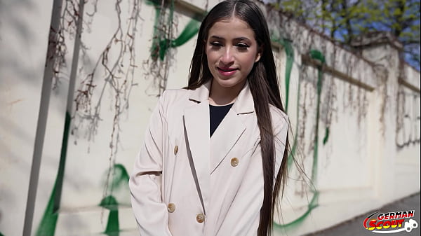 SCOUT ALEMÁN - La pequeña colombiana Sofia Smith habla con Casting Fuck en un viaje de vacaciones a Berlín