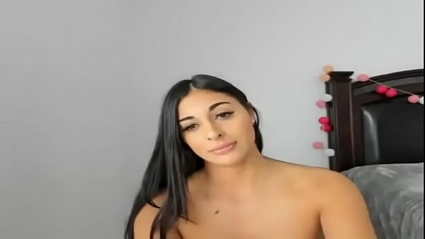Latina Cam model Squirts