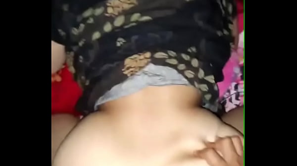 La esposa del vecino le es infiel, Sumi se va a trabajar y comparte habitación con otra persona